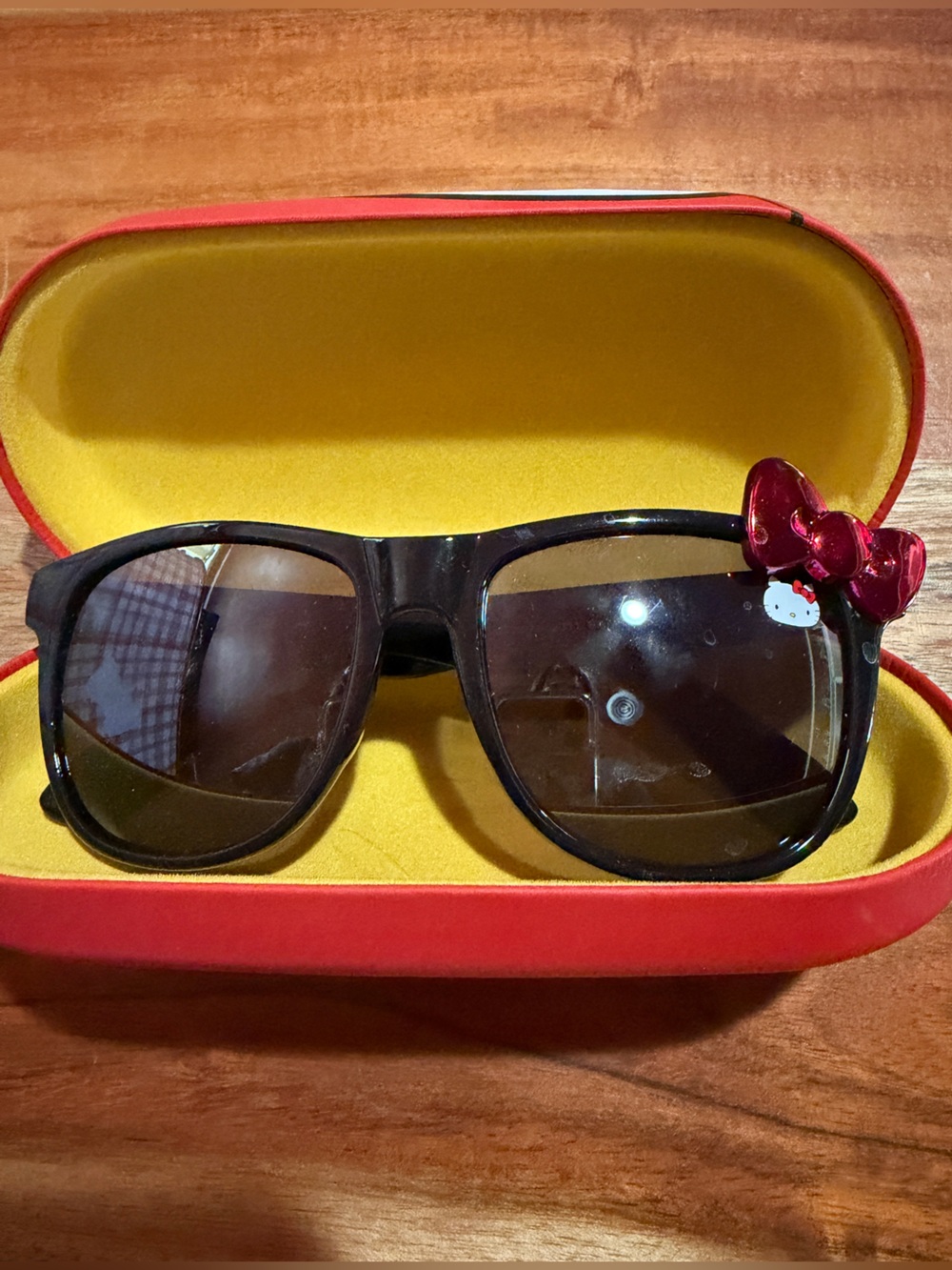 VTG 2011 Hello Kitty Sunglasses With Case.